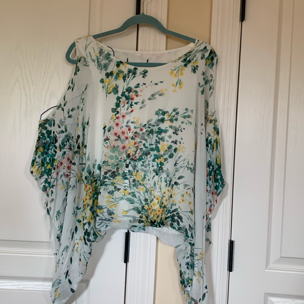 Cold shoulder floral top.
